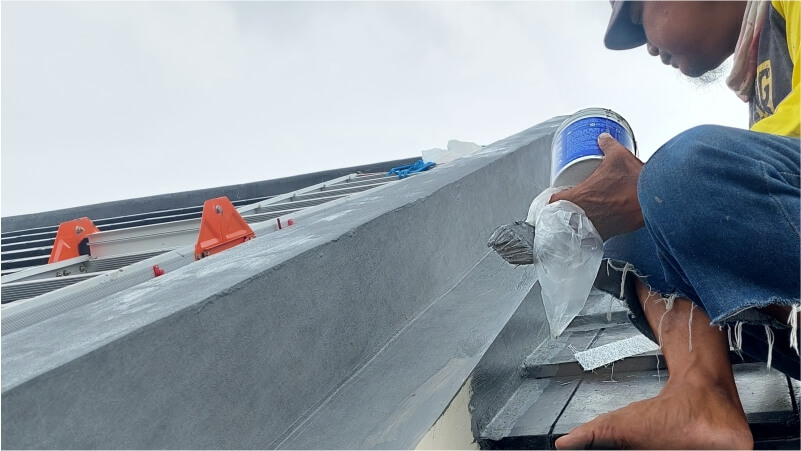 Proses Waterproofing Atap Spandek