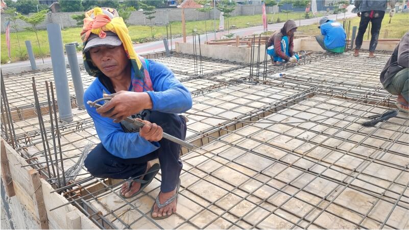 Proses Waterproofing Atap Spandek